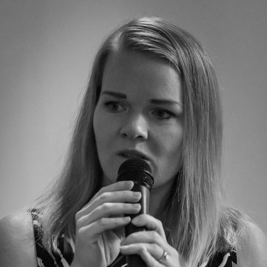 Rozanne White, founder of TREFKRAG, speaking about Google Ads at an industry event